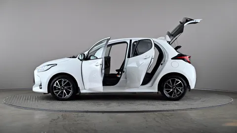 TOYOTA YARIS 1.5 Hybrid Design CVT