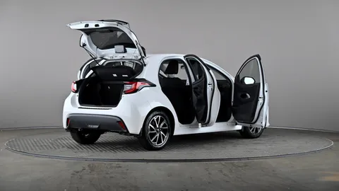 TOYOTA YARIS 1.5 Hybrid Design CVT