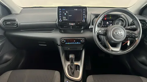 TOYOTA YARIS 1.5 Hybrid Design CVT