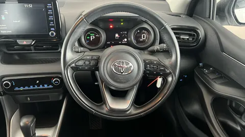 TOYOTA YARIS 1.5 Hybrid Design CVT