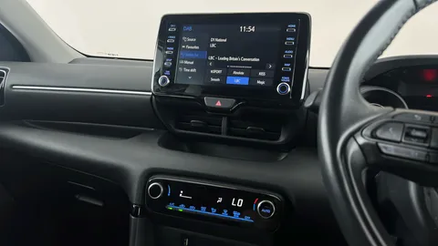 TOYOTA YARIS 1.5 Hybrid Design CVT