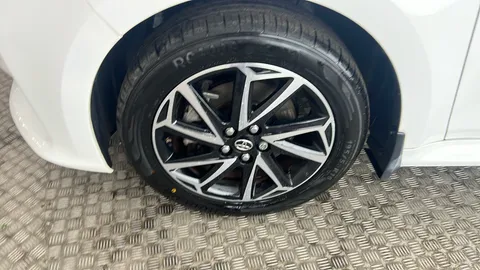 TOYOTA YARIS 1.5 Hybrid Design CVT