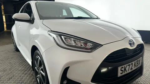 TOYOTA YARIS 1.5 Hybrid Design CVT