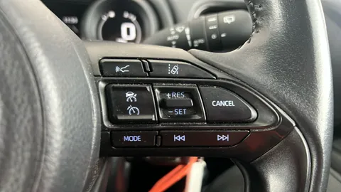 TOYOTA YARIS 1.5 Hybrid Design CVT