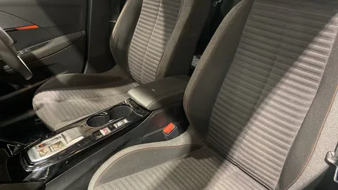 Peugeot 208 1.2 PureTech 100 Active Premium + EAT8