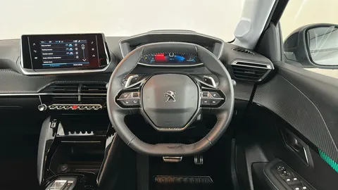 Peugeot 208 1.2 PureTech 100 Allure Premium + EAT8