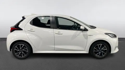 Toyota Yaris 1.5 Hybrid Design CVT