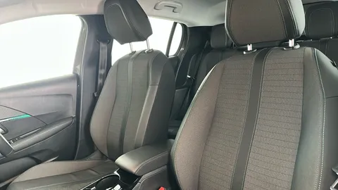 Peugeot 208 1.2 PureTech 100 Allure Premium + EAT8