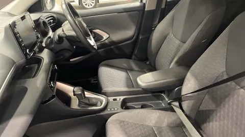 Toyota Yaris 1.5 Hybrid Design CVT