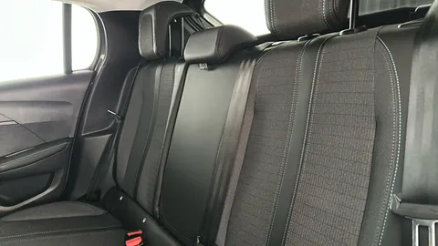 Peugeot 208 1.2 PureTech 100 Allure Premium + EAT8