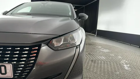 Peugeot 208 1.2 PureTech 100 Allure Premium + EAT8