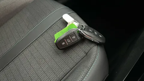 Peugeot 208 1.2 PureTech 100 Allure Premium + EAT8