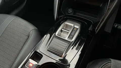 Peugeot 208 1.2 PureTech 100 Allure Premium + EAT8