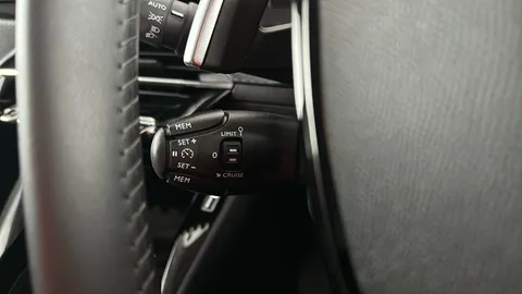 Peugeot 208 1.2 PureTech 100 Allure Premium + EAT8