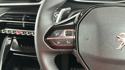 Peugeot 208 1.2 PureTech 100 Allure Premium + EAT8