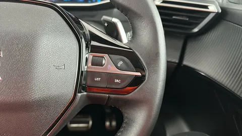 Peugeot 208 1.2 PureTech 100 Allure Premium + EAT8