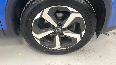 NISSAN QASHQAI 1.3 DiG-T MH N-Connecta [Glass Roof]