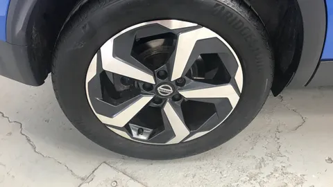 NISSAN QASHQAI 1.3 DiG-T MH N-Connecta [Glass Roof]