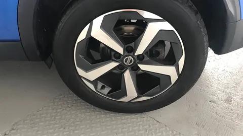 NISSAN QASHQAI 1.3 DiG-T MH N-Connecta [Glass Roof]