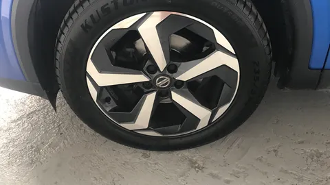 NISSAN QASHQAI 1.3 DiG-T MH N-Connecta [Glass Roof]