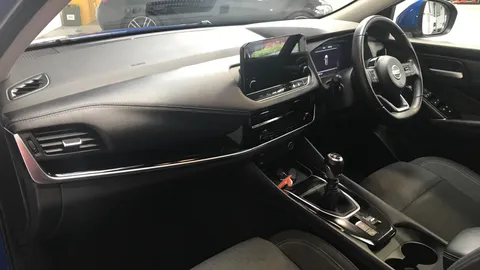 NISSAN QASHQAI 1.3 DiG-T MH N-Connecta [Glass Roof]