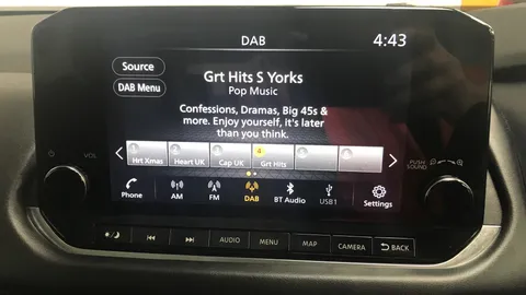 NISSAN QASHQAI 1.3 DiG-T MH N-Connecta [Glass Roof]