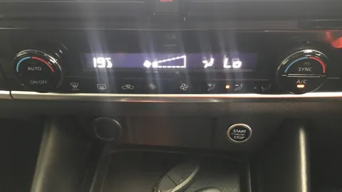 NISSAN QASHQAI 1.3 DiG-T MH N-Connecta [Glass Roof]