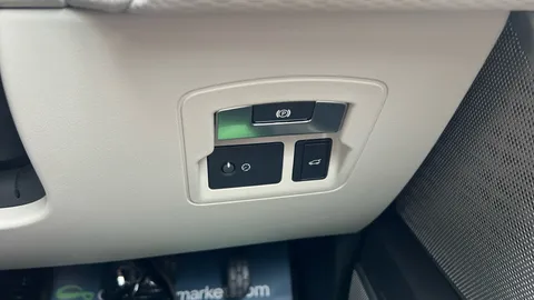 Land Rover Range Rover Velar 2.0 D180 SE Auto