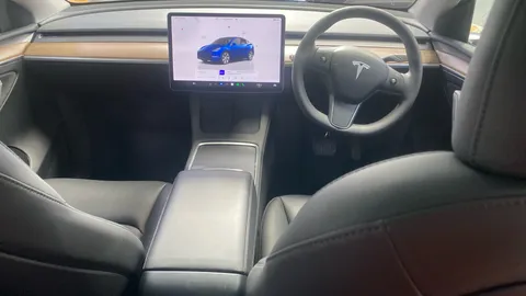 Tesla                     Model Y RWD Auto