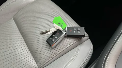 Jaguar E-Pace 2.0 D200 R-Dynamic SE Auto