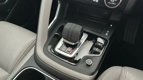 Jaguar E-Pace 2.0 D200 R-Dynamic SE Auto