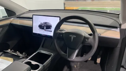 TESLA MODEL Y Long Range AWD Auto