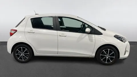 TOYOTA YARIS 1.5 VVT-i Icon Tech