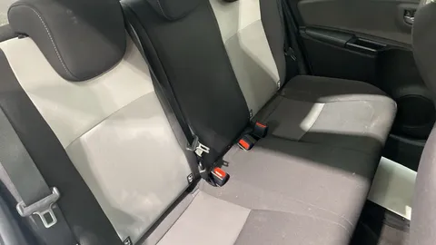 TOYOTA YARIS 1.5 VVT-i Icon Tech