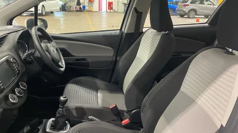 TOYOTA YARIS 1.5 VVT-i Icon Tech