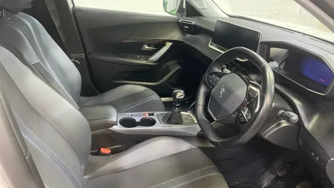 PEUGEOT 2008 1.2 PureTech 130 Allure Premium