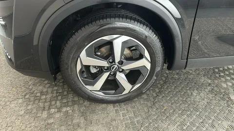 NISSAN QASHQAI 1.3 DiG-T MH 158 N-Connecta Xtronic