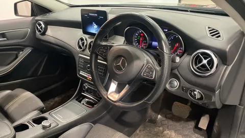 MERCEDES-BENZ GLA GLA 180 Urban Edition Auto