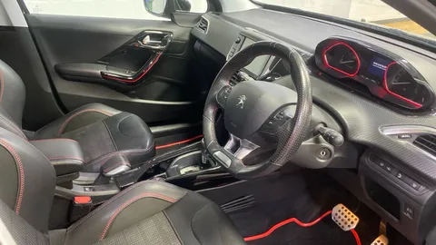 PEUGEOT 2008 1.2 PureTech 110 GT Line EAT6