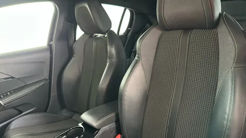 PEUGEOT 208 1.2 PureTech 100 GT EAT8