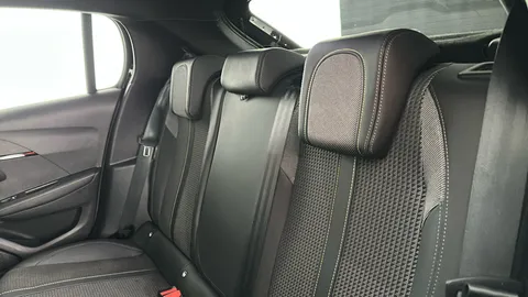 PEUGEOT 208 1.2 PureTech 100 GT EAT8