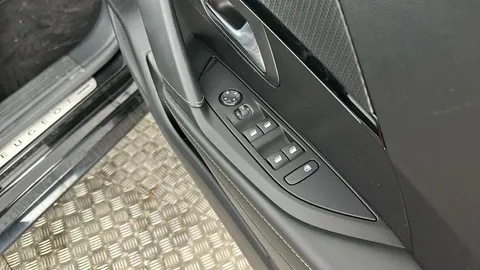 PEUGEOT 208 1.2 PureTech 100 GT EAT8