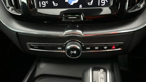 VOLVO XC60 2.0 T5 [250] Momentum Geartronic