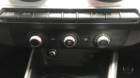 AUDI Q2 35 TFSI S Line