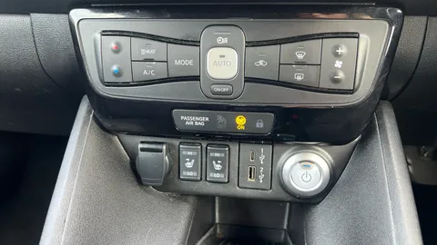 NISSAN LEAF 110kW N-Connecta 39kWh Auto