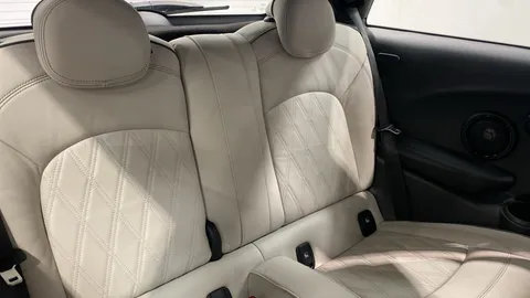 Mini Hatchback 135kW Cooper S Level 3 33kWh 3dr Auto