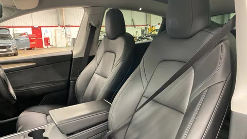 Tesla                     Model Y Long Range AWD 5dr Auto