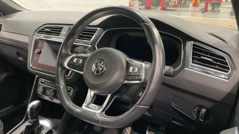 VOLKSWAGEN TIGUAN 2.0 TDi 150 4Motion R-Line DSG