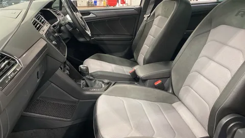 VOLKSWAGEN TIGUAN 2.0 TDi 150 4Motion R-Line DSG