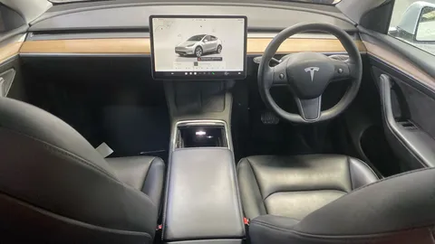 TESLA MODEL Y Long Range AWD Auto